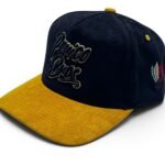 Snapback Negra con Vicera Amarilla Full Gamuza