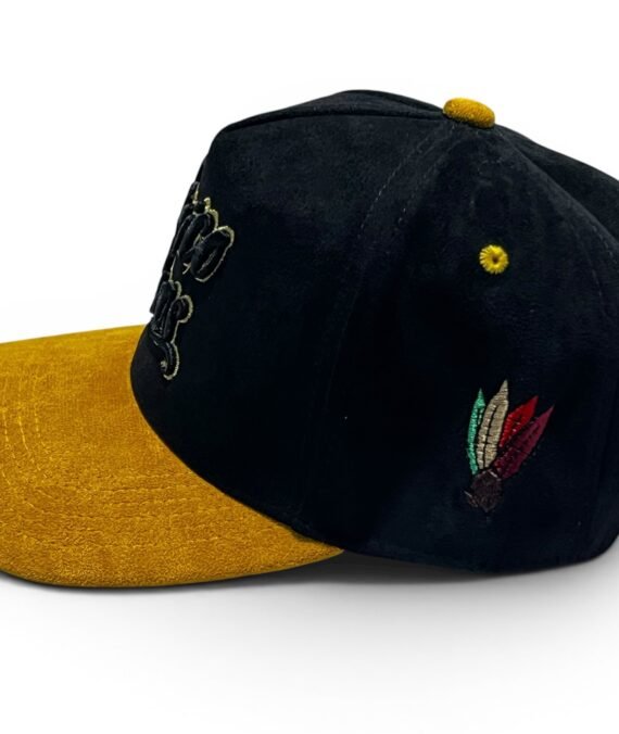 Snapback Negra con Vicera Amarilla Full Gamuza